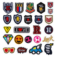 Autocollant brodé pour ordinateur, petit format, en tissu rayonne polyester, motif bouclier, mini icône lettre, broderie football, pour vêtements