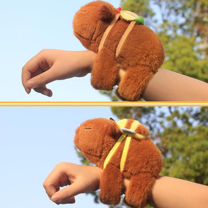 Bracelets à claquer B957 en forme d'animaux, jouet en peluche Capybara, peluches câlines à claquer, bracelets mignons pour enfants, cadeaux d'anniversaire, fournitures pour cadeaux, bracelet en peluche - Product Image 2