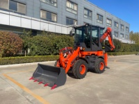 Chargeuse-pelleteuse professionnelle 4x4 robuste avec godet de chargement frontal et bras d'excavation arrière