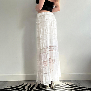 กระโปรงแม็กซี่ผ้าลูกไม้ปะติดปะต่อสไตล์โบฮีเมียนสำหรับวันหยุดพักผ่อน ตกแต่งด้วยกระดุมและผ้าตาข่ายเนื้อนุ่ม สีพื้น เรียบหรูสำหรับผู้หญิง - Product Image 6