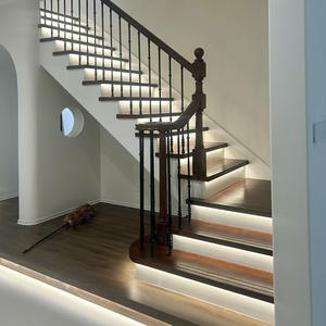 Personnalisé Moderne <span class=keywords><strong>Bois</strong></span> Bande de Roulement Main Courante Fin Poteau Fer Balustre Boulon-Assemblage DIY pour <span class=keywords><strong>Escalier</strong></span> Durable Sûr Minimaliste - Product Image 1