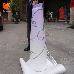Sculpture géante personnalisée en fibre <span class=keywords><strong>de</strong></span> verre pour l'affichage <span class=keywords><strong>de</strong></span> produits cosmétiques, grand modèle <span class=keywords><strong>de</strong></span> bouteille <span class=keywords><strong>de</strong></span> soin <span class=keywords><strong>de</strong></span> la peau pour l'affichage en <span class=keywords><strong>magasin</strong></span> et la décoration d'événements - Product Image 4