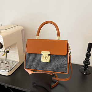 Túi xách nữ da PU thiết kế mới thời trang sang trọng bán buôn, kiểu đeo chéo nửa tròn, một quai xách, có nắp - Product Image 5