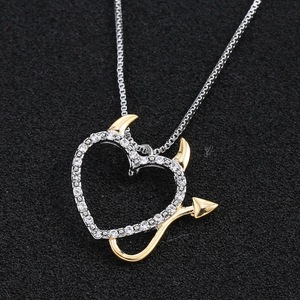 Colliers pendentifs cœur d'amour en strass style coréen pour femmes, bijoux créatifs de dessin animé pour la clavicule - Product Image 2