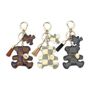 Porte-clés en similicuir avec ourson de dessin animé mignon et pompon, 4 couleurs, durable, pour femme - Vente chaude - Product Image 1