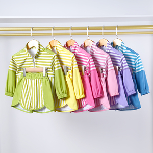 Conjunto de Ropa de Poliéster Certificado por CPC y CPSIA para Niñas, Chaqueta Deportiva con Media Cremallera a Rayas, Pantalones Cortos Deportivos, Traje para Senderismo y Viajes - Product Image 2