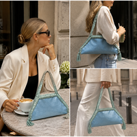 Sac hobo en cuir PU tressé effet crocodile pour femme avec pompon, sac à bandoulière style bohème, sac d'été bleu clair