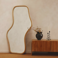 Miroir sur pied de taille personnalisée avec cadre en bois irrégulier de style moderne pour la décoration de la chambre à coucher