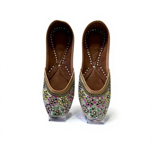 Vente en gros BS INTERNATIONAL Chaussures plates à lacets pour femmes, style traditionnel indien, très confortables, en cuir véritable, tendance mode - Product Image 2