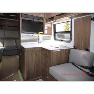 Camping-car en aluminium classe B Triple E Unity 24RL 2025 avec 6 émissions, blanc, capacité 4-6 personnes - Product Image 2