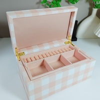 Boîte à bijoux rectangulaire de luxe LG7345 en velours, motif quadrillé mignon fraise, grande taille, faite à la main, avec fermeture à bouton, personnalisable OEM