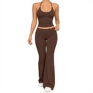 Ensemble extensible 2 pièces marron pour femme, haut court à bretelles et leggings évasés, tenue décontractée, ensembles stretch ajustés pour femme - Product Image 1
