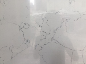 แผ่นหินแคลคัตต้าสีขาวลายทองพร้อมจุดสีขาวใสแบบกระจก สำหรับออกแบบเคาน์เตอร์ครัวสไตล์โมเดิร์นจากเวียดนาม - Product Image 6