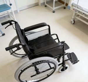 Sillas de ruedas manuales con respaldo son adecuadas para la rehabilitación hospitalaria y para personas con movilidad reducida. - Product Image 5