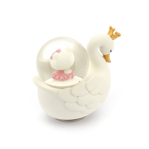 Globo de Agua Musical/Globo de Nieve de Resina Pintado a Mano con Diseño de Hello Kitty y el Lago de los Cisnes - Product Image 4