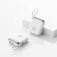 Banque d'alimentation ultra-mince à charge rapide haute capacité 10000mAh avec écran LED et câble de données de type C