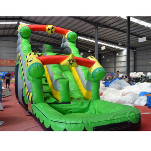 Grand toboggan aquatique gonflable sur le thème du risque biologique, style avertissement industriel, pour usage commercial extérieur et location en parc - Product Image 2