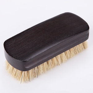 Brosse à barbe en bois massif avec poils naturels pour hommes, pour l'entretien et le coiffage de la barbe - Product Image 1