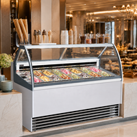 Vitrine de présentation de glaces en verre incurvé de qualité supérieure avec une température de -16 à -20 degrés ° Vitrine à glaces commerciale avec congélation et éclairage LED pour salon de crème glacée