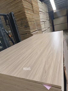 Grain de bois personnalisé de couleur 12mm <span class=keywords><strong>15mm</strong></span> 18mm <span class=keywords><strong>Contreplaqué</strong></span> laminé mélaminé Feuille de <span class=keywords><strong>contreplaqué</strong></span> laminé marin d'eucalyptus pour meubles - Product Image 5