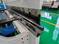 SPS DA53T 300Ton 3 Meter 4 + 1 sumbu mesin Bending OK rem tekan CNC otomatis penuh bengkok logam lembaran besi tahan karat aluminium