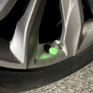 Capuchon Universel <span class=keywords><strong>de</strong></span> Valve <span class=keywords><strong>de</strong></span> <span class=keywords><strong>Pneu</strong></span> Lumineux pour Voiture, Moto, Vélo – Ajustement Nocturne Fluorescent - Product Image 5