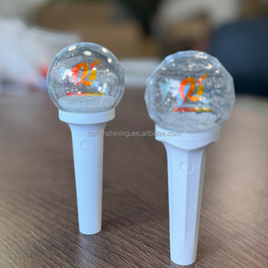 Richshining Glow Key chain Light-LED-Anhänger mit benutzer definiertem Logo und 8 Farbmodi, Valentinstag/Partys/Nachts icherheit - Product Image 2