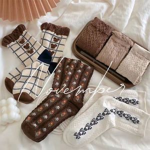OEM Tùy Chỉnh Logo Đống Vớ Cổ Điển Màu Cà Phê Gấu Vớ Mùa Thu Mùa Đông Phim Hoạt Hình Đại Học Phong Cách Womens Vớ Trung - Product Image 4