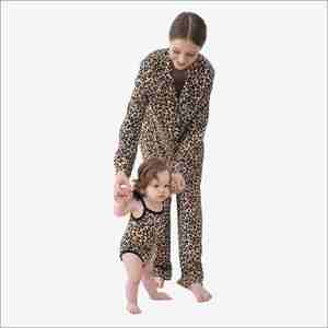 Conjuntos de Pijamas Familiares con Estampado de Leopardo para Mamá e Hija, Pijama de Manga Larga con Cintura Elástica de Bambú Modal para Bebé - Product Image 2