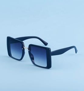 Designer Women Sunglasses Trendy Oversized Square <b>Frame</b> Sunglasses 2023 Luxury Female Sunglasses - Product Image 3