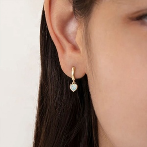 Pendientes de Aro Colgantes con Corazón y Ópalo, Chapados en Oro, para Niñas, Joyería Fina de Plata Esterlina 925, Diseño Delicado y Personalizado - Product Image 3