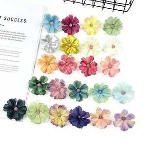 Flores Artificiales de Ciruelo de 4.5cm de Diámetro para Decoraciones de Boda y Accesorios para el Cabello y Sombreros DIY - Product Image 1