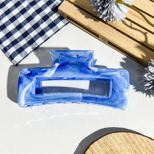 Grande pince à cheveux carrée de 10,5 cm en plastique, motif requin, pour cheveux épais, motif marbré - Product Image 4