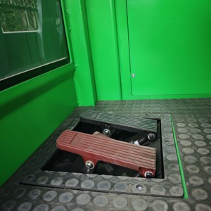 Vollelektrischer Lithium-Batterie-Gabelstapler mit Vollgummireifen und Sitzbedienung für Schmalgangstapler (VNA) zum Verkauf - Product Image 4
