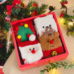 Chaussettes de Noël pour femmes Chaussettes de sol antidérapantes chaudes en peluche d'hiver avec ensemble de boîte-cadeau à motif de renne mignon - Product Image 2