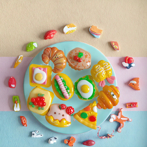 100 Pezzi Miniature 3D <span class=keywords><strong>in</strong></span> Resina a Forma <span class=keywords><strong>di</strong></span> Cibo Assortiti: Patatine Fritte, <span class=keywords><strong>Pizza</strong></span>, Pane, Toast per Casa delle Bambole e Lavoretti Fai da Te - Product Image 3