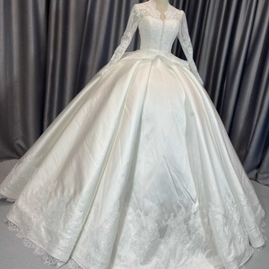 Vestidos de Novia de Lujo Lscm73, Vestidos de Novia de Satén con Mangas Largas, Apliques, Escote Corazón y Cola de Capilla - Product Image 1