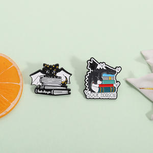 كتاب قراءة التنين الأسود الأنيق دبوس مضحك قوطي أنيمي حرف المينا هدية الحرف المعدنية - Product Image 4