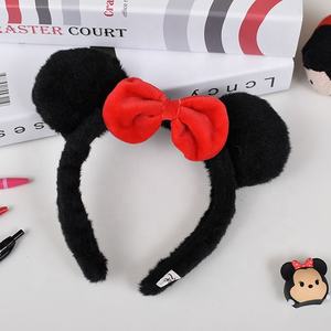 Bandeau en velours 3D exclusif pour filles et enfants avec un design d'ornement personnalisé pour le maquillage et le coiffage - Product Image 2