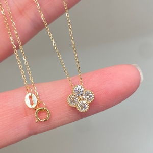 อาซูโอ ไฟน์ จิวเวลรี่ ทองคำแท้ 18K เพชรแท้ 0.50 กะรัต สร้อยคอรูปดอกไม้ 4 กลีบ ดีไซน์สวยงาม ของขวัญสำหรับเด็กผู้หญิงและเด็กในวันเกิด - Product Image 2