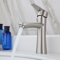 Robinet de salle de bain moderne à poignée unique, à montage sur plan, finition chromée, en acier inoxydable, avec débit contrôlé et bec flexible