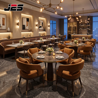 Ensemble de mobilier sur mesure J2S pour café et restaurant, comprenant chaises et tables de café, banquette en cuir PU, idéal pour projets hôteliers