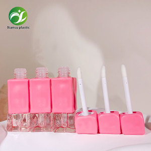 Yüksek kalite 4ml kare dalgalı şeffaf dudak parlatıcısı boş tüp dudak ambalaj konteyner pembe Mini özel dudak parlatıcısı tüpleri - Product Image 4