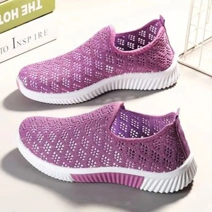 Chaussures de course pour femmes en maille respirante, légères, amortissantes, à enfiler, antidérapantes, décontractées, en tissu, à semelle souple, ajourées, basses et plates - Product Image 5