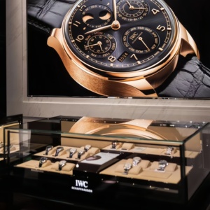 Tùy chỉnh bán lẻ hiển thị đứng với <span class=keywords><strong>LED</strong></span> và có thể khóa kính cho đồng hồ cửa hàng thiết kế - Product Image 3