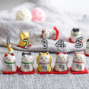 2.4*1.8cm petit mignon minuscule bas quantité minimale de commande <span class=keywords><strong>pas</strong></span> <span class=keywords><strong>cher</strong></span> prix cadeau drôle porcelaine japonais céramique Fortune chat chanceux <span class=keywords><strong>Maneki</strong></span> <span class=keywords><strong>Neko</strong></span> pour voiture décor - Product Image 4