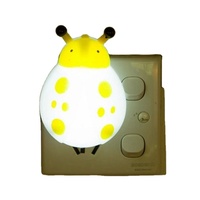 Belle veilleuse jaune à batterie coccinelle pour lit d'enfant