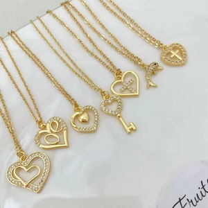 Collana con Ciondolo a Doppio Cuore Cavo Infinito in Zirconi Placcato Oro 18K per Donna - Product Image 1