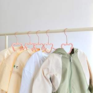 Perchas de terciopelo para ropa de bebé y niños con lindo oso de fieltro, perchas flocadas, gancho color oro rosa - Product Image 6