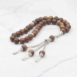 Suministros de fábrica: 33 piezas de cuentas de palo de rosa natural de 10 mm a granel, regalos de recuerdo de madera para el Eid Mubarak, marca étnica YASEEN - Product Image 1